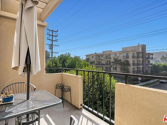 4th image of 12633 Moorpark St Unit 307