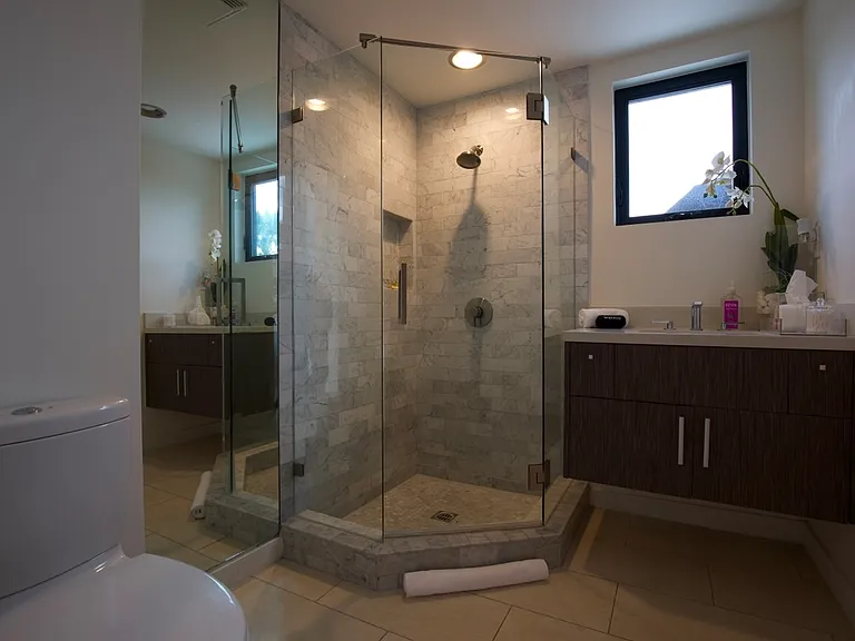 2260 Maravilla Dr — Photo 16