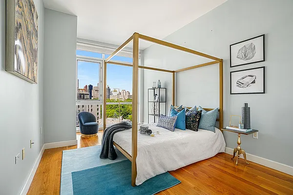 Sold by Compass | media 2