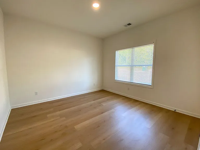 33 Oak Ave — Photo 15