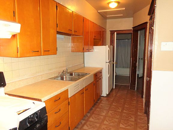 3rd image of 4451 Grace Ave