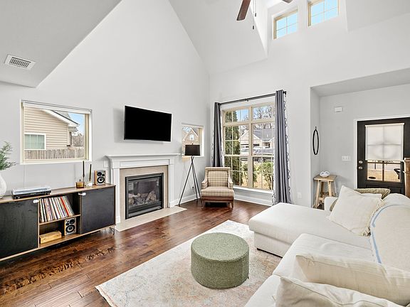 5th image of 1036 Daniel Ln