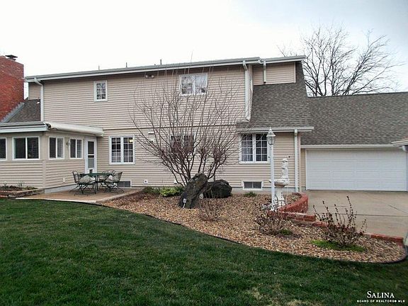 3rd image of 2129 Hillside Dr