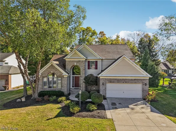 9717 Firelands Dr, Twinsburg, OH 44087