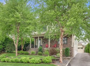 10 Nautilus Pl, New Rochelle, NY 10805