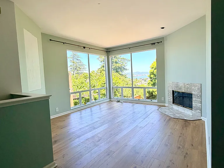 sitting room with working fireplace