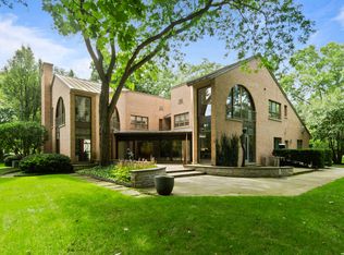 911 Woodbine Pl, Lake Forest, IL 60045