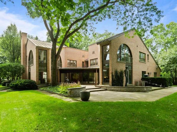 911 Woodbine Pl, Lake Forest, IL 60045