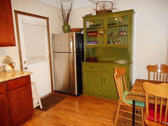 5th image of 1675 Pine Ave