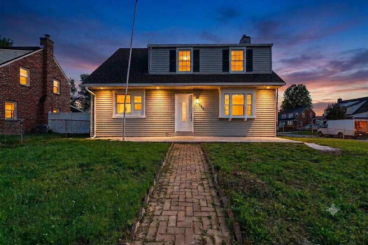 3 bed, 1958 sqft, $2,990 — Photo 1