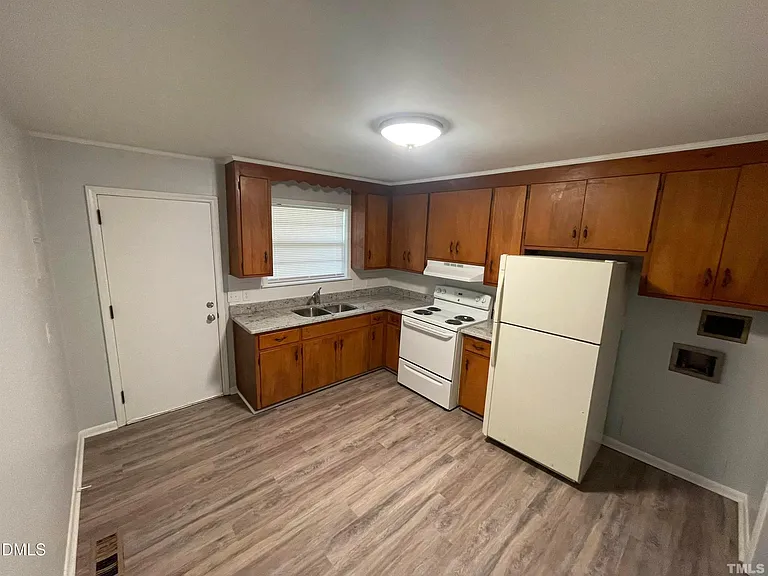 334 Clark St #A — Photo 6