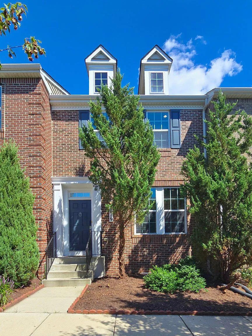 4 bed, 3.5 bath, 2160 sqft, $3,600 — Photo 1