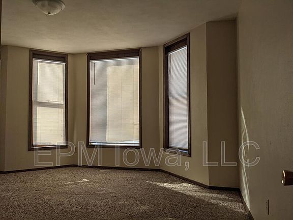 5th image of 302 1st St SE