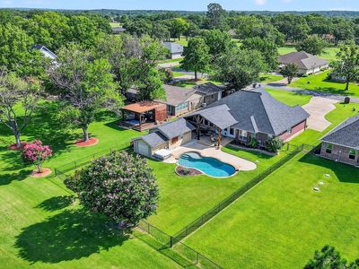 306 Navajo Trl, Lake Kiowa, TX, 76240