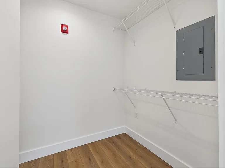 116 E 3rd St — Photo 13