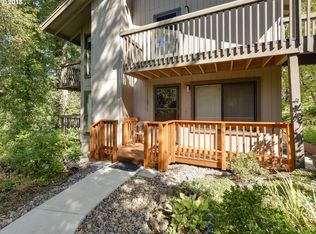 7714 SW Barnes Rd UNIT D, Portland, OR 97225