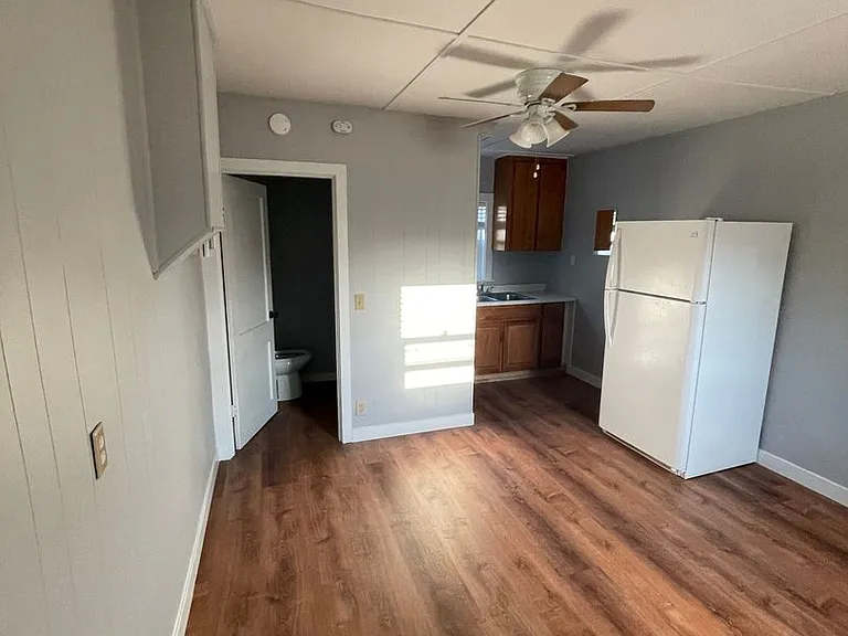 310 W Franklin St — Photo 1