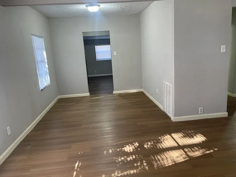 704 E Defee Ave — Photo 16