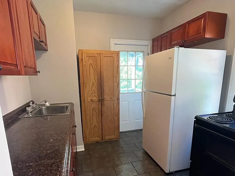 1015 Clay Ave #5 — Photo 3