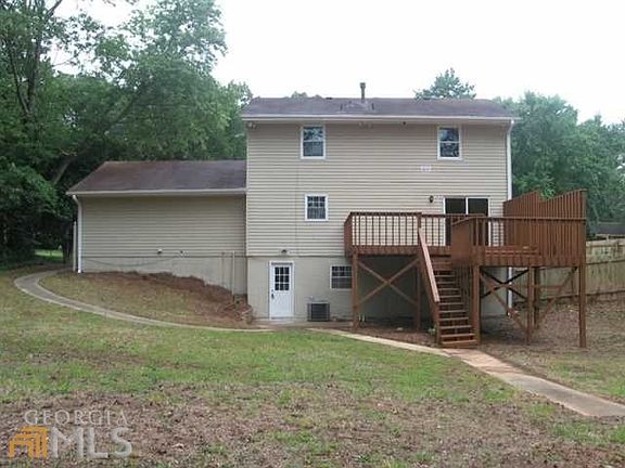 LARGE HOME WITH A GREAT DECK!