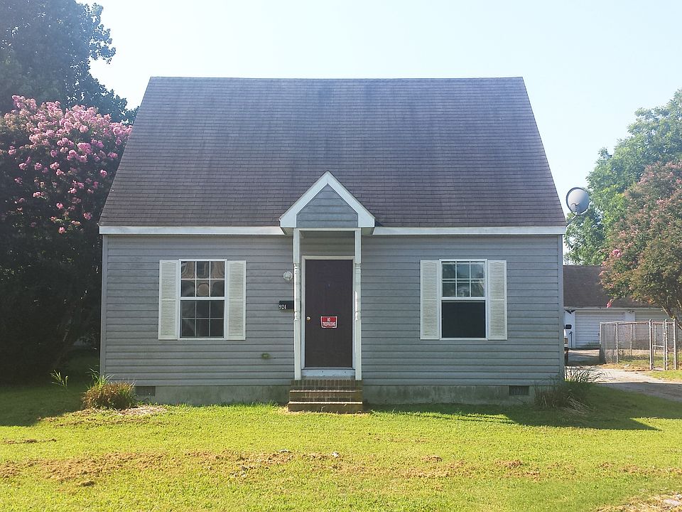 2nd image of 924 E Church St