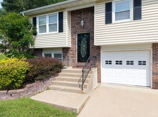 1751 W Crockett Dr, Columbia, MO 65203