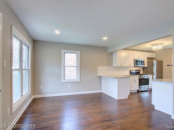 3rd image of 21030 Caledonia Ave