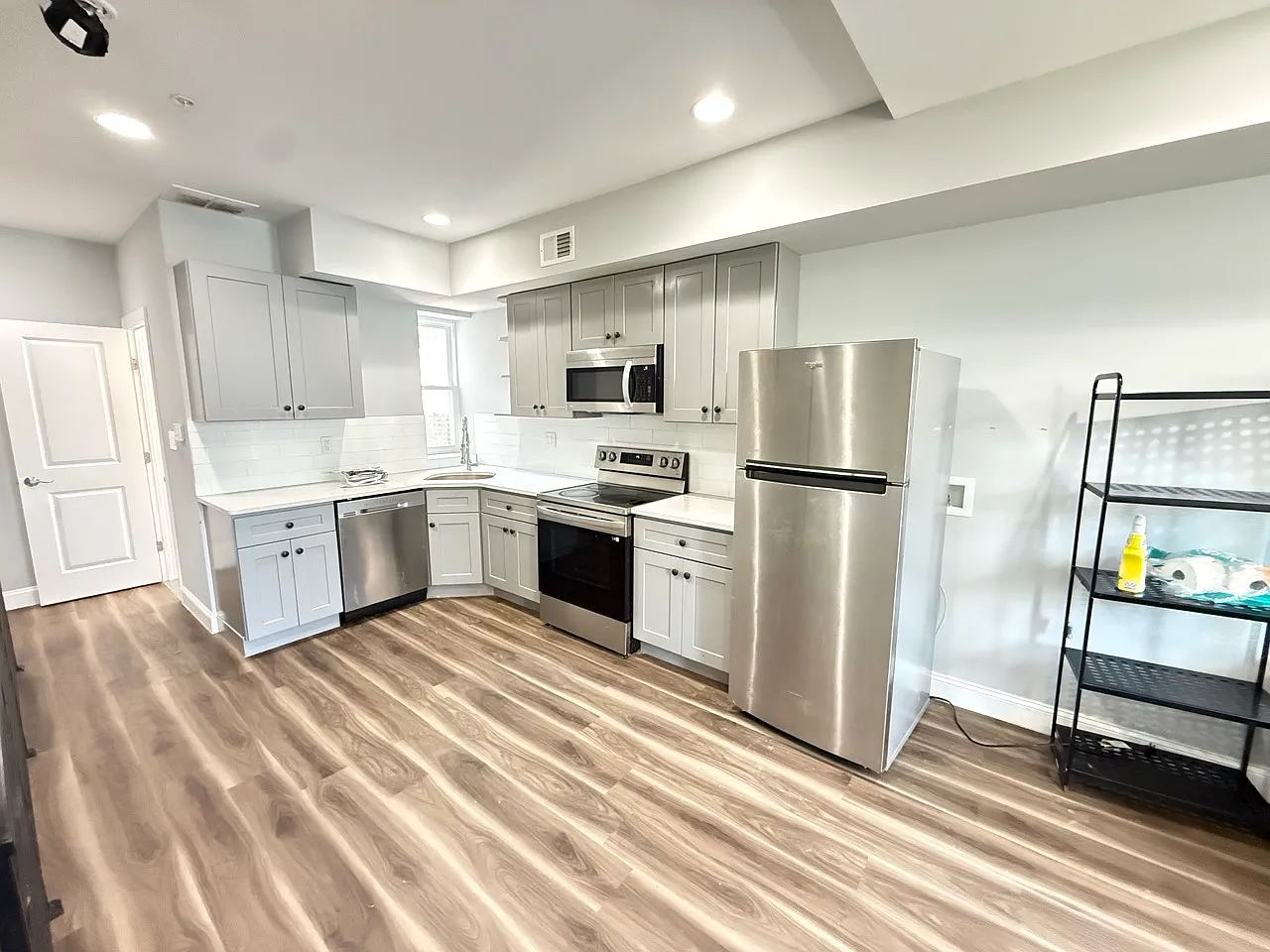 3 bed, 1150 sqft, $1,700 — Photo 3