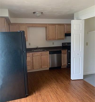 2nd image of 119 Jefferson Ave #D