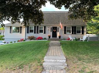 52 Ridgeview Dr, Feeding Hills, MA 01030