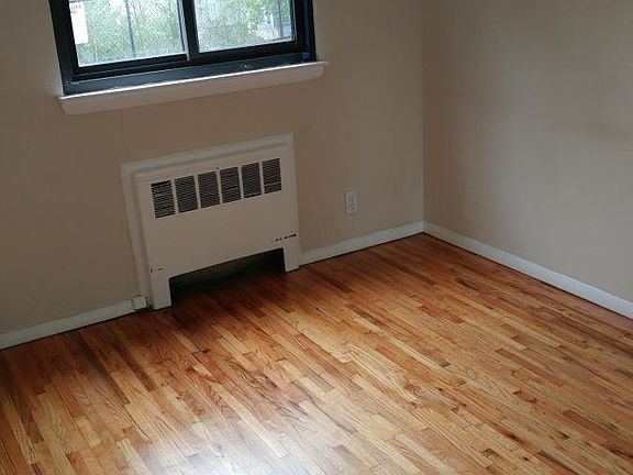 4th image of 14 Hall Ave