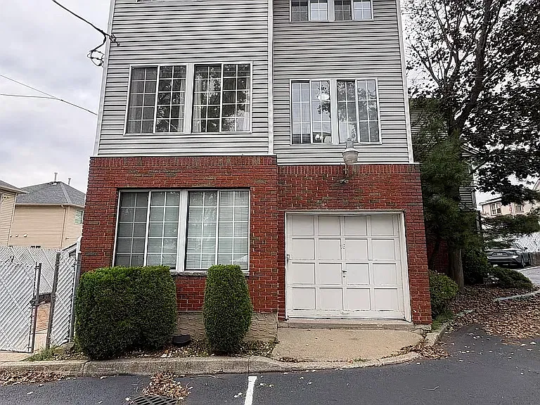 3 bed, 1.5 bath, 1300 sqft, $2,900 — Photo 4
