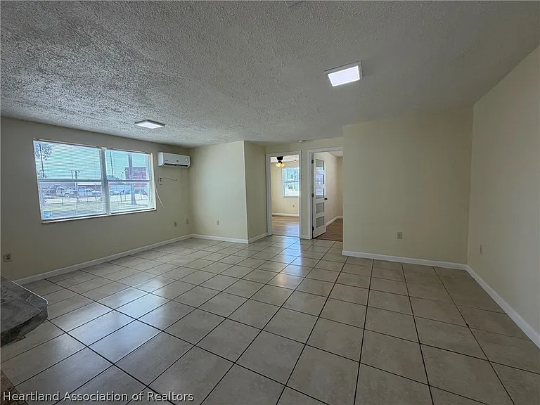 649 N Pine St — Photo 7