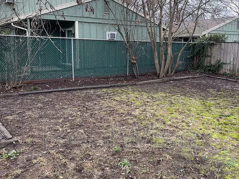 443 NE Baker Dr — Photo 17