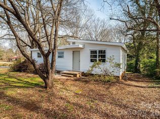 25 N Davis Ave, Newton, NC 28658