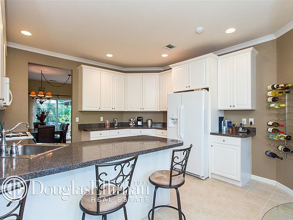 5th image of 21 Willow Wood Dr