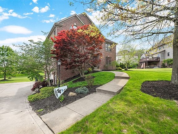 3rd image of 302 Castanea Dr