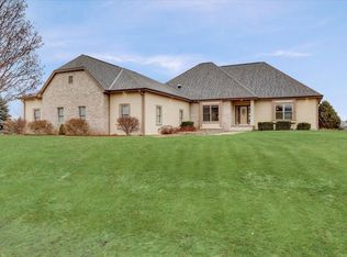 W315S3143 Harvest View Dr, Waukesha, WI 53189