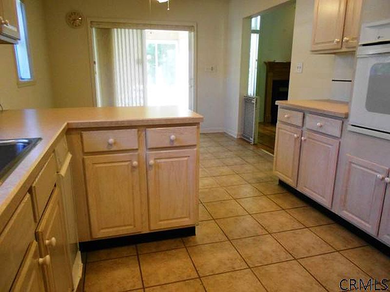 3rd image of 9 SUNDANCE Drive