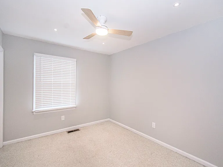 118 Camelot Ct — Photo 13