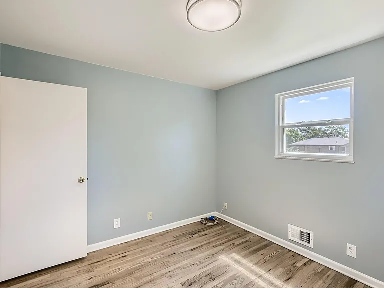 11303 Corona Dr — Photo 5