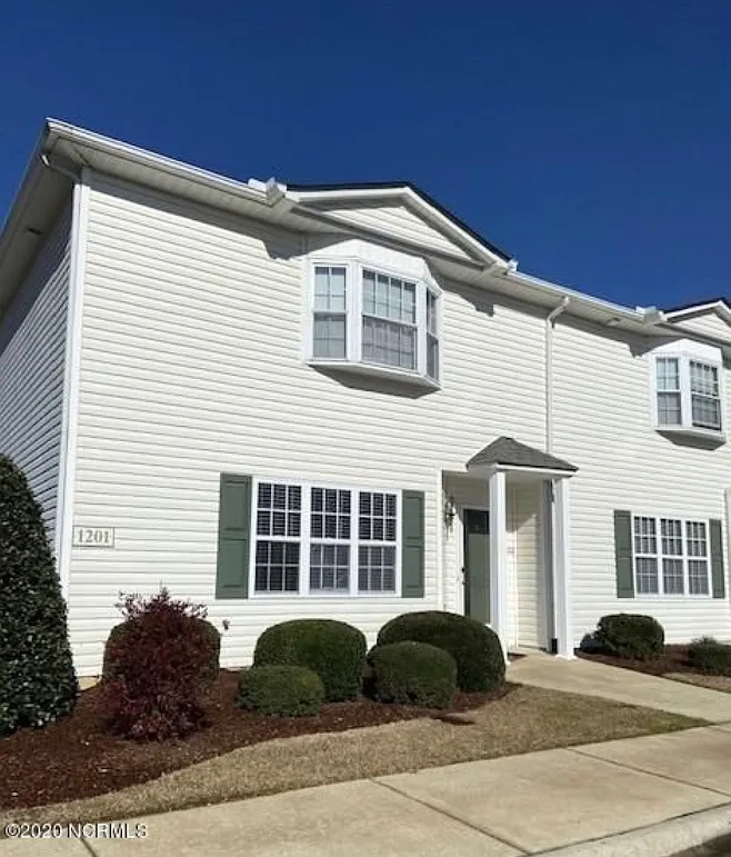 1201 Cross Creek Cir — Photo 1