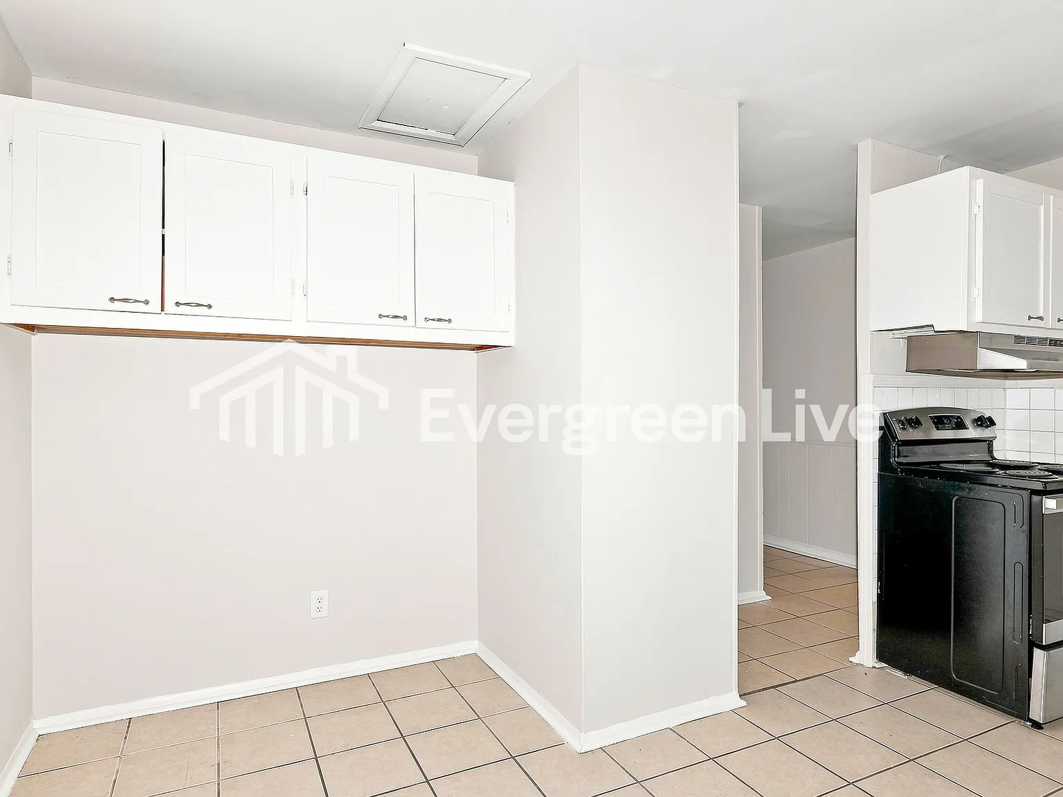 3 bed, 1.0 bath, 888 sqft, $1,295 — Photo 2