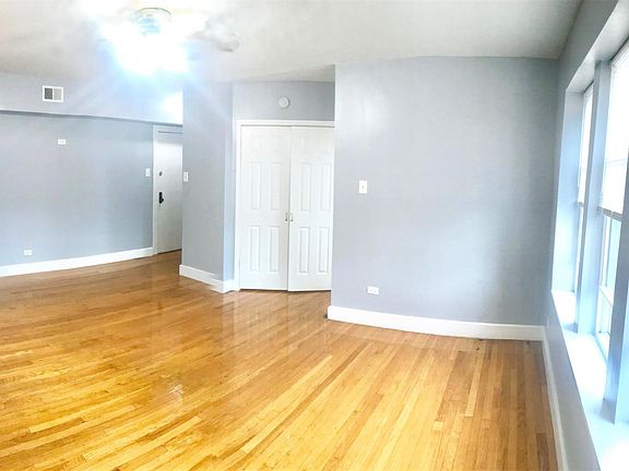 Spacious & bright living space