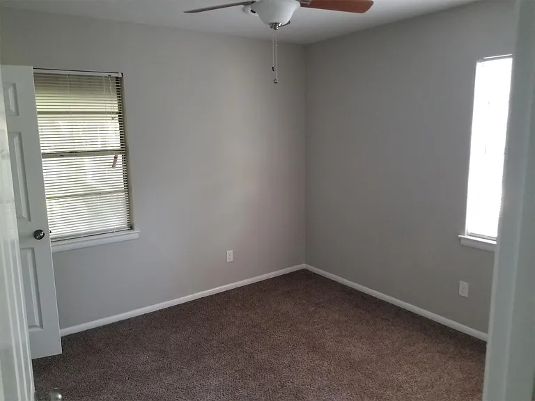 3460 Edith Ln — Photo 2