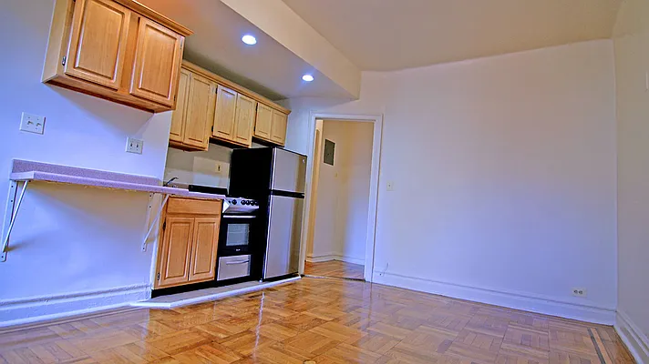 Rented by Tryax Realty Management | media 7