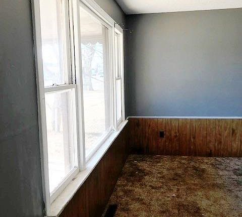 2nd image of 1422 W Crawford Ave
