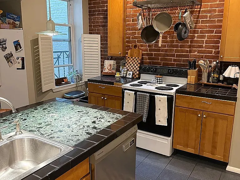 2 bed, 1.5 bath, 1100 sqft, $3,700 — Photo 1