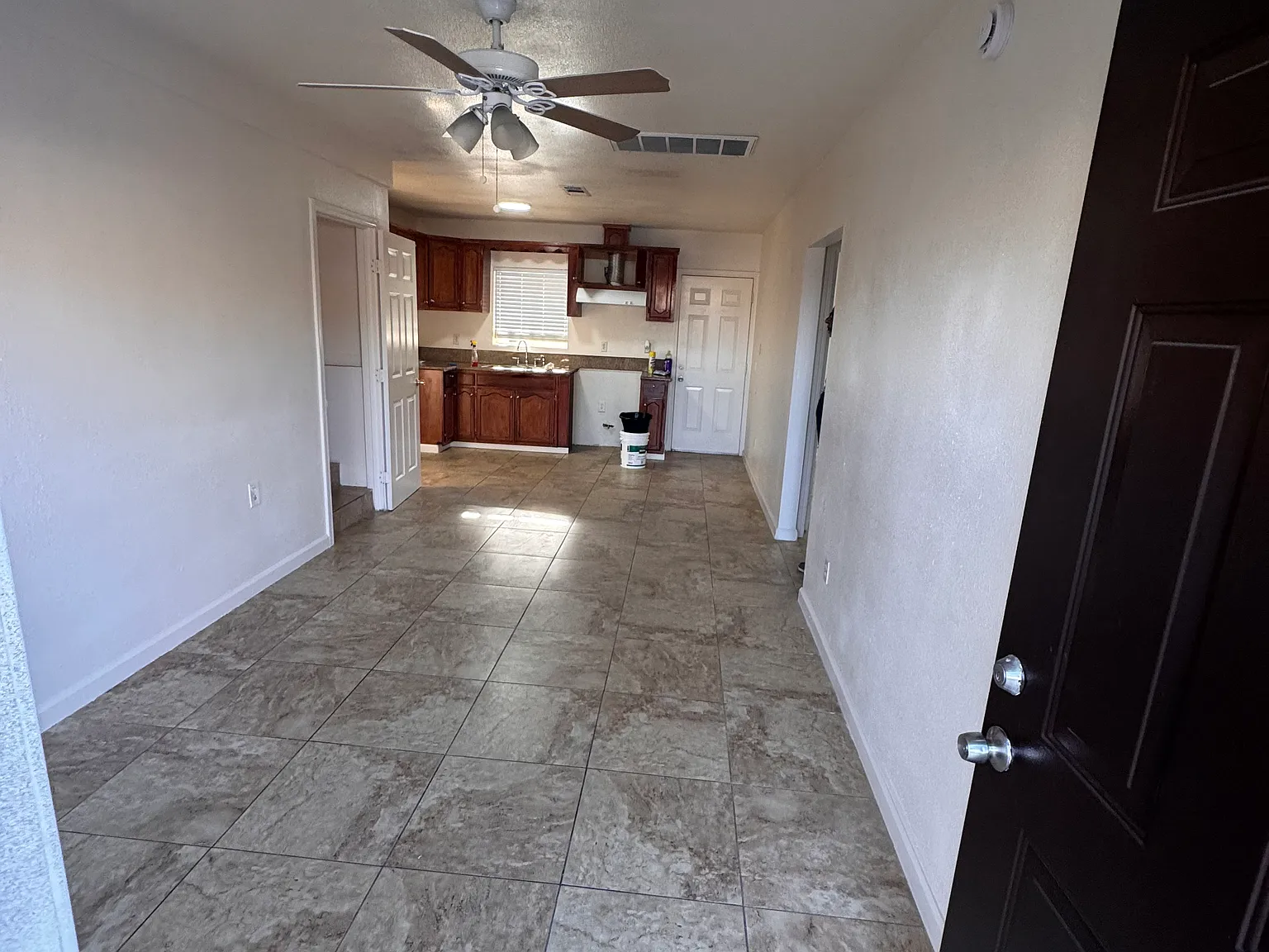 3 bed, $1,300 — Photo 2