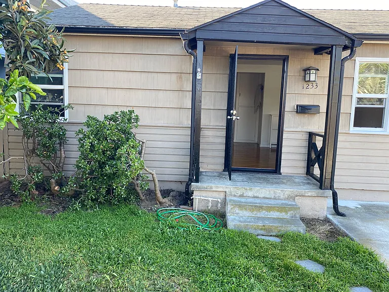 1233 Thomas Ave — Photo 6